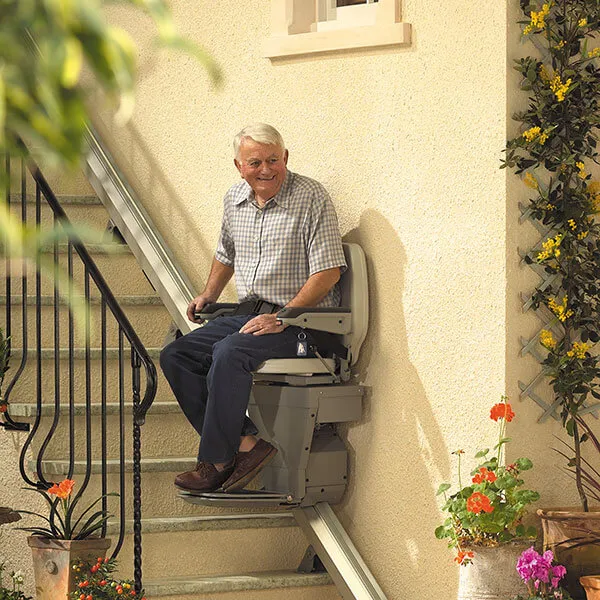 outdoor stairlift-02